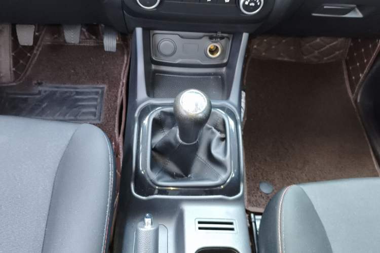 Used CHANGAN OSHAN X70A 2019 1.5L Manual Basic Version China VI Standard Gear Lever