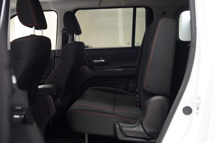 Used CHANGAN OSHAN X70A 2019 1.5L Manual Basic Version China VI Standard Headliner