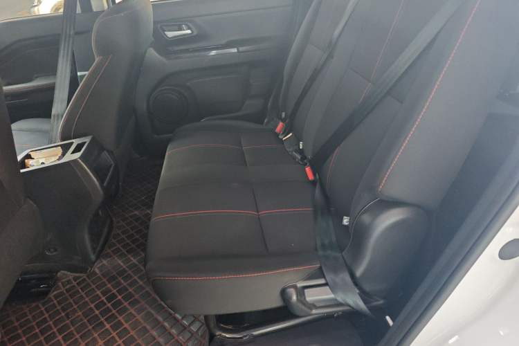 Used CHANGAN OSHAN X70A 2019 1.5L Manual Basic Version China VI Standard Interior 1