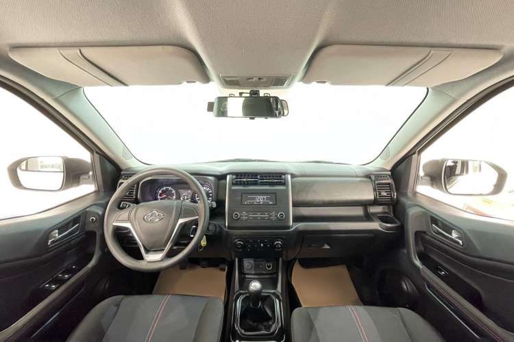 Used CHANGAN OSHAN X70A 2019 1.5L Manual Comfort Model China VI Standard Interior 1