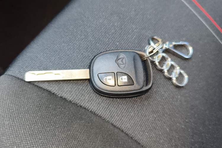 Used CHANGAN OSHAN X70A 2019 1.5L Manual Basic Version China VI Standard Interior 1
