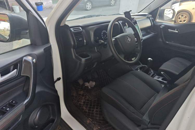 Used CHANGAN OSHAN X70A 2019 1.5L Manual Basic Version China VI Standard Interior 2