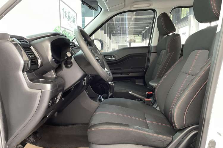 Used CHANGAN OSHAN X70A 2019 1.5L Manual Comfort Model China VI Standard Interior 2