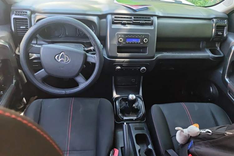 Used CHANGAN OSHAN X70A 2019 1.5L Manual Basic Version China VI Standard Interior 2