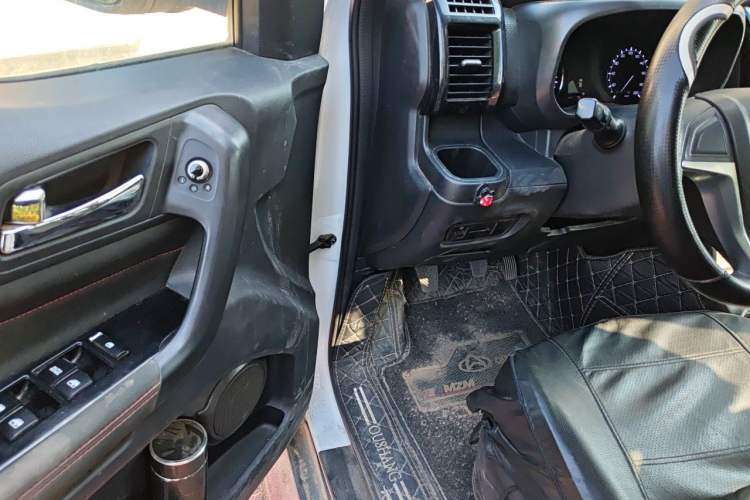 Used CHANGAN OSHAN X70A 2019 1.5L Manual Comfort Model China VI Standard Interior 3