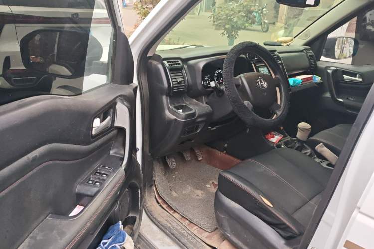 Used CHANGAN OSHAN X70A 2019 1.5L Manual Basic Version China VI Standard Interior 3