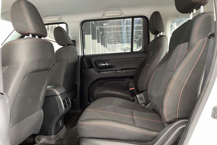 Used CHANGAN OSHAN X70A 2019 1.5L Manual Comfort Model China VI Standard Interior 3