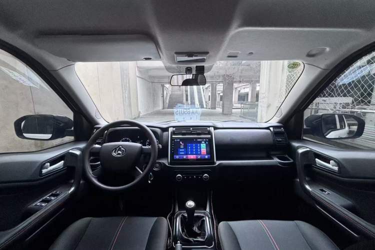 Used CHANGAN OSHAN X70A 2019 1.5L Manual Basic Version China VI Standard Interior 3