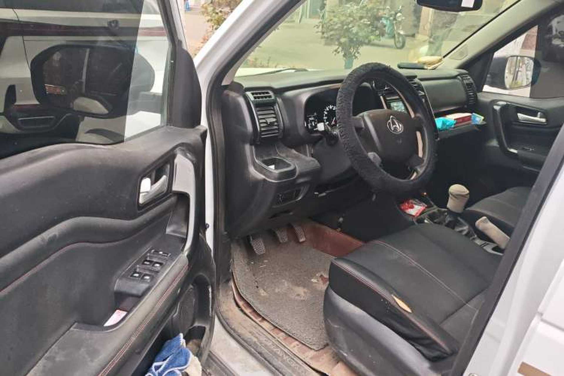 Used CHANGAN OSHAN X70A 2019 1.5L Manual Basic Version China VI Standard Interior 3