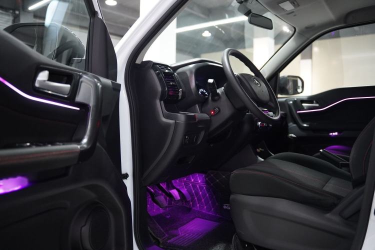 Used CHANGAN OSHAN X70A 2019 1.5L Manual Basic Version China VI Standard Interior 4
