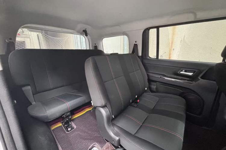 Used CHANGAN OSHAN X70A 2019 1.5L Manual Basic Version China VI Standard Interior 4