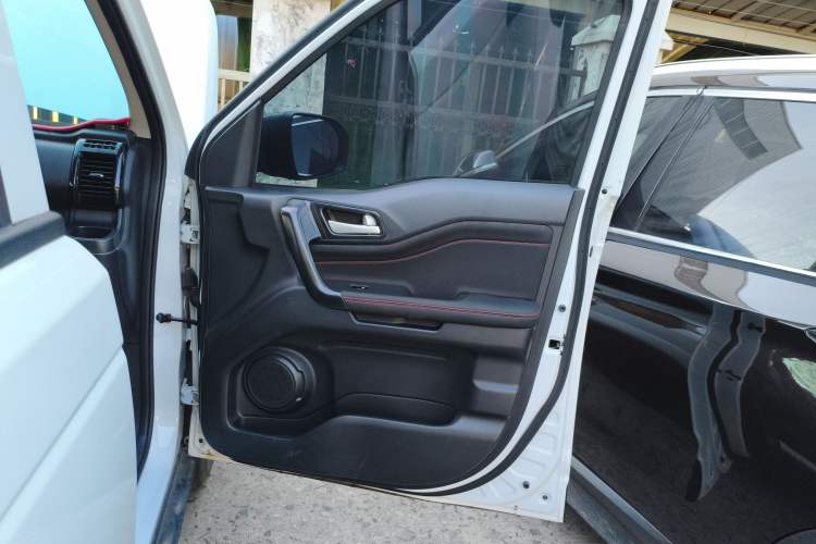 Used CHANGAN OSHAN X70A 2019 1.5L Manual Basic Version China VI Standard Interior 5