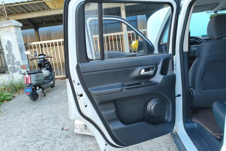 Used CHANGAN OSHAN X70A 2019 1.5L Manual Basic Version China VI Standard Interior 8