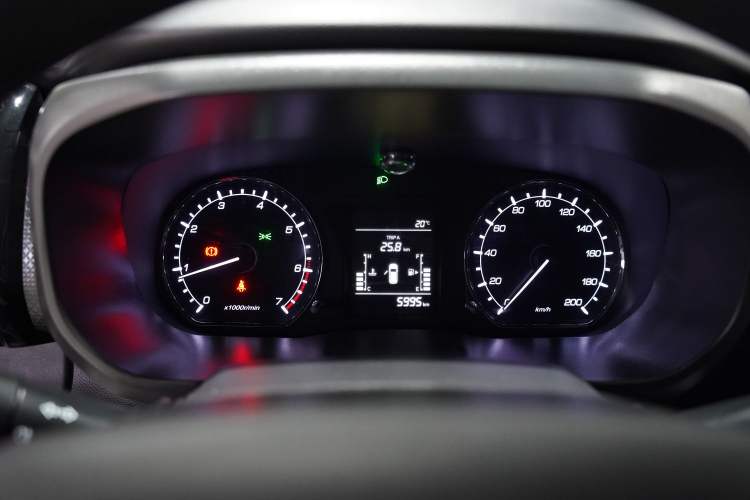 Used CHANGAN OSHAN X70A 2019 1.5L Manual Basic Version China VI Standard Odometer Close Up