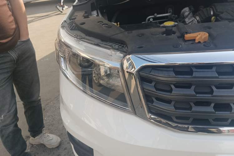 Used CHANGAN OSHAN X70A 2019 1.5L Manual Luxury Model China VI Standard Right Front Headlight