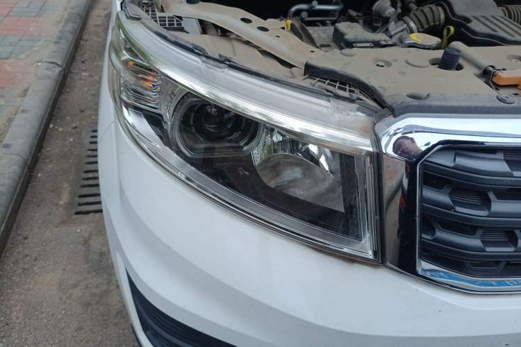 Used CHANGAN OSHAN X70A 2019 1.5L Manual Standard Version China VI Right Front Headlight