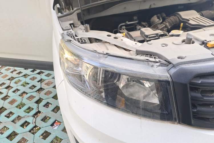 Used CHANGAN OSHAN X70A 2019 1.5L Manual Basic Version China VI Standard Right Front Headlight