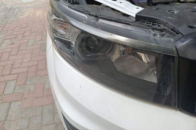 Used CHANGAN OSHAN X70A 2019 1.5L Manual Basic Version China VI Standard Right Front Headlight