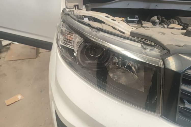 Used CHANGAN OSHAN X70A 2019 1.5L Manual Basic Version China VI Standard Right Front Headlight