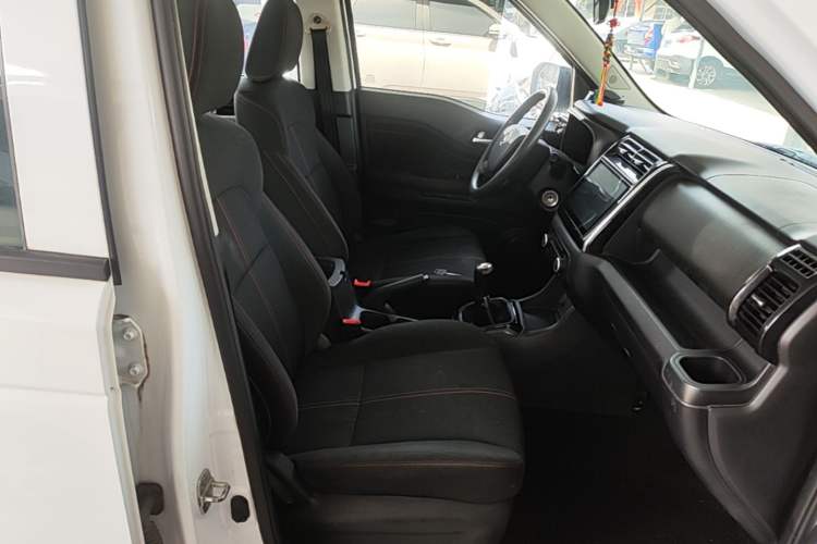 Used CHANGAN OSHAN X70A 2019 1.5L Manual Basic Version China VI Standard Right Front Seat