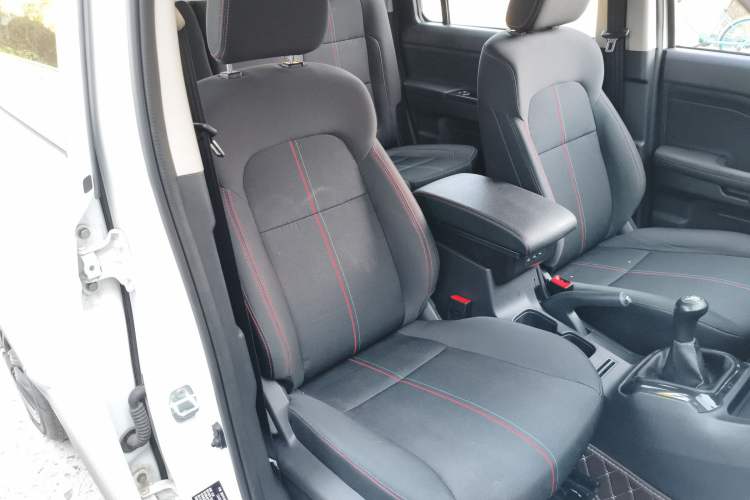 Used CHANGAN OSHAN X70A 2019 1.5L Manual Basic Version China VI Standard Right Front Seat