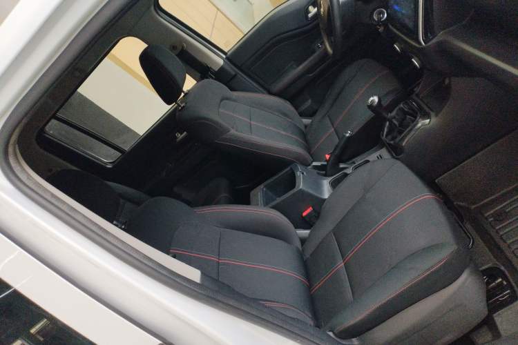 Used CHANGAN OSHAN X70A 2019 1.5L Manual Basic Version China VI Standard Right Front Seat