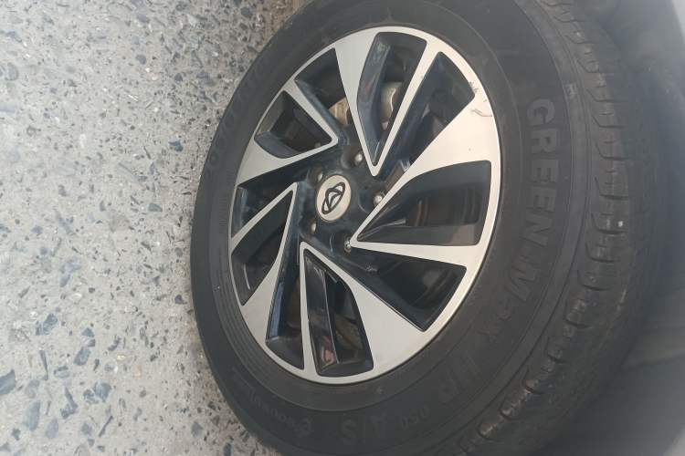 Used CHANGAN OSHAN X70A 2019 1.5L Manual Luxury Model China VI Standard Right Front Wheel Hub