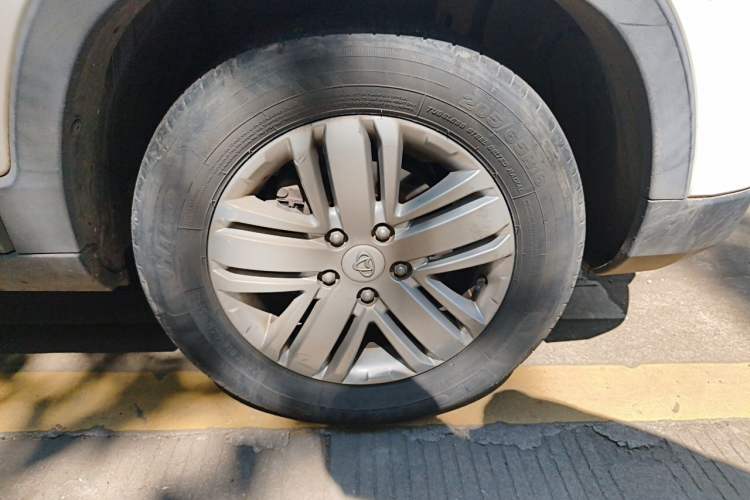 Used CHANGAN OSHAN X70A 2019 1.5L Manual Comfort Model China VI Standard Right Front Wheel Hub