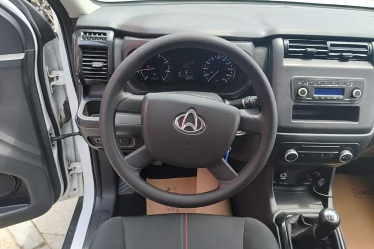 Used CHANGAN OSHAN X70A 2019 1.5L Manual Basic Version China VI Standard Steering Wheel