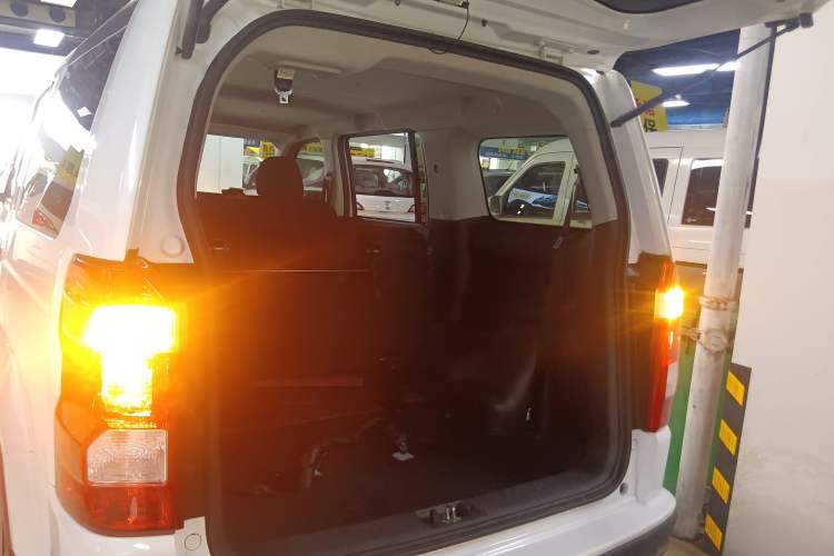 Used CHANGAN OSHAN X70A 2019 1.5L Manual Basic Version China VI Standard Trunk