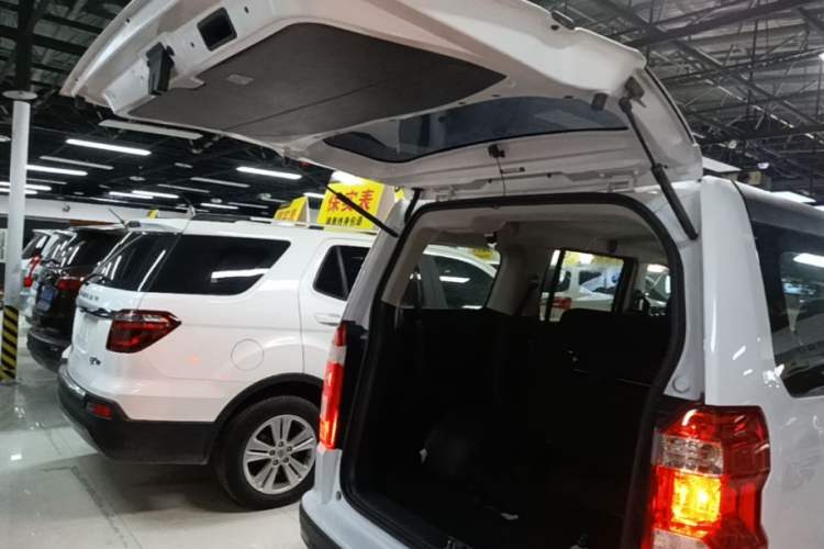 Used CHANGAN OSHAN X70A 2019 1.5L Manual Basic Version China VI Standard Trunk