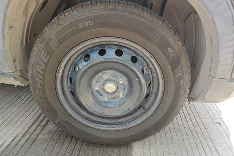 Used CHANGAN OSHAN X70A 2020 1.5L Manual Base Version Right Front Wheel Hub