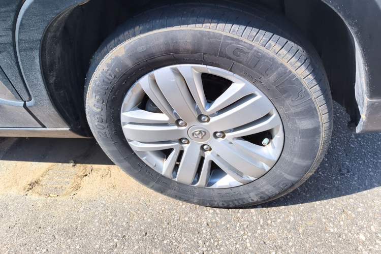 Used CHANGAN OSHAN X70A 2020 1.5L Manual Comfort Version Right Front Wheel Hub