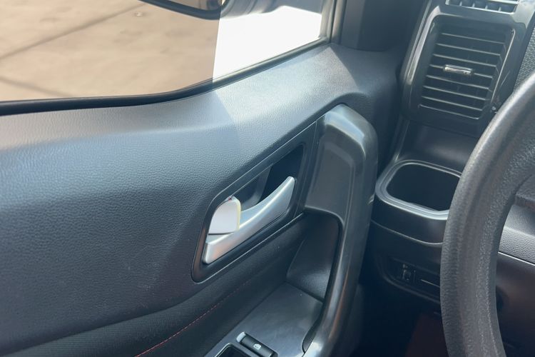 Used CHANGAN OSHAN X70A 2020 1.5L Manual Base Version Interior 8