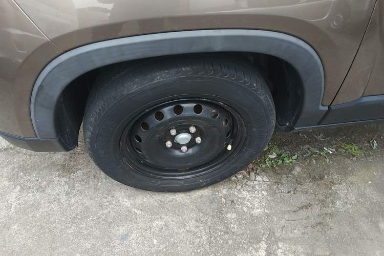 Used CHANGAN OSHAN X70A 2020 1.5L Manual Base Version Left Front Wheel Hub
