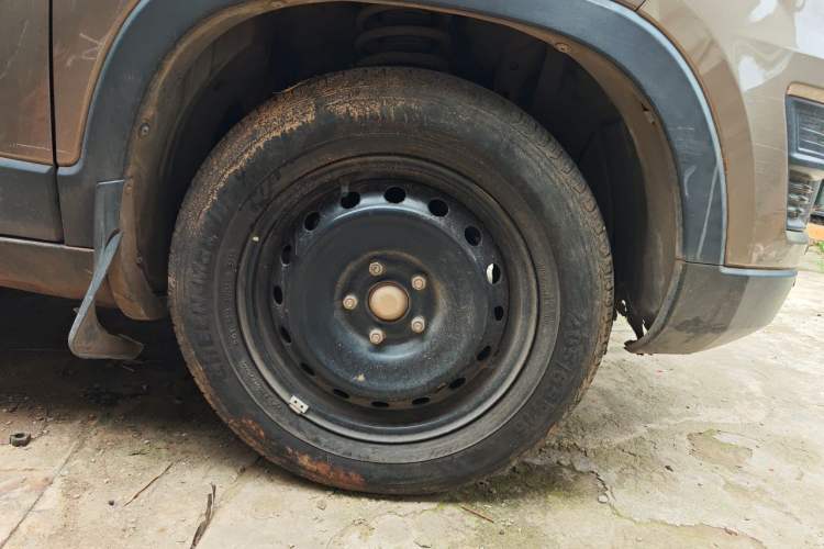 Used CHANGAN OSHAN X70A 2020 1.5L Manual Base Version Right Front Wheel Hub