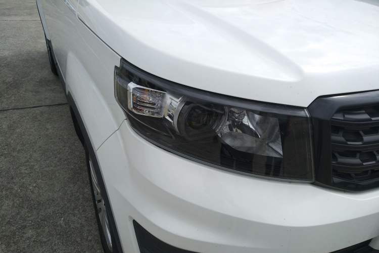 Used CHANGAN OSHAN X70A 2020 1.5L Manual Classic Trim Right Front Headlight
