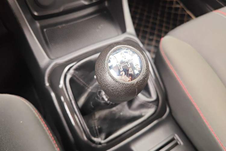Used CHANGAN OSHAN X70A 2022 1.5L Manual Base Version Gear Lever