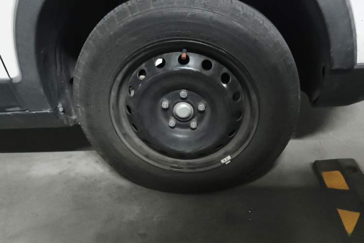 Used CHANGAN OSHAN X70A 2022 1.5L Manual Base Version Right Front Wheel Hub