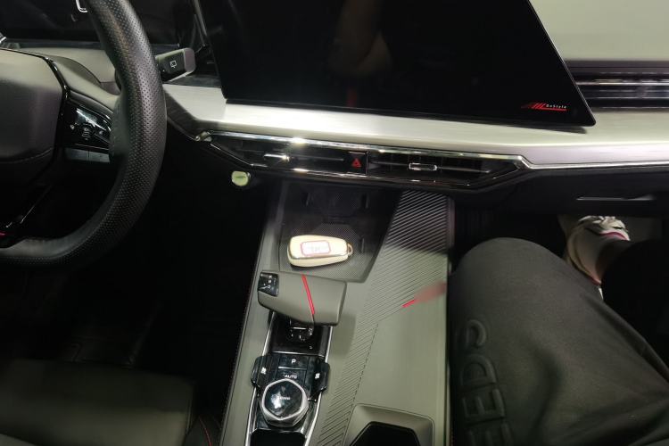 Used CHANGAN OSHAN Z6 2022 Blue Whale 1.5T DCT Smart Navigation Model Audio And AC Panel