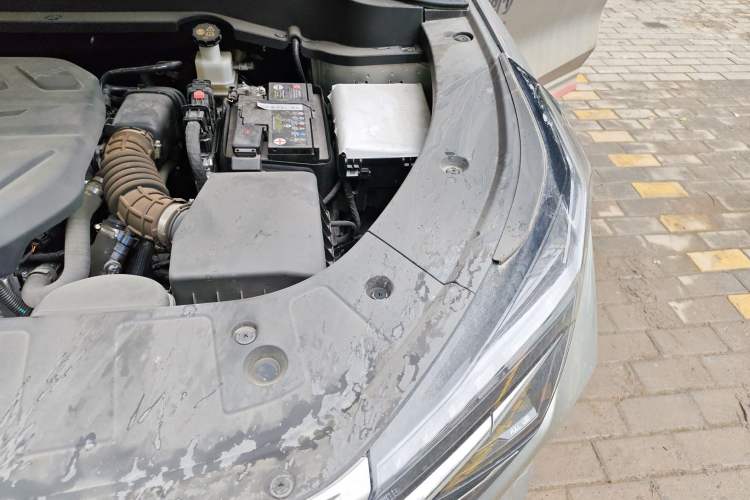 Used CHANGAN OSHAN Z6 2023 Blue Whale 1.5T DCT Luxury Model Engine Bay Left