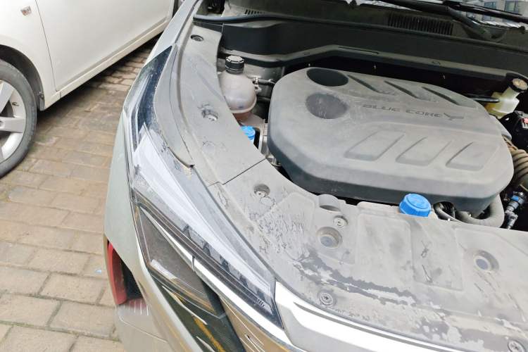 Used CHANGAN OSHAN Z6 2023 Blue Whale 1.5T DCT Luxury Model Engine Bay Right