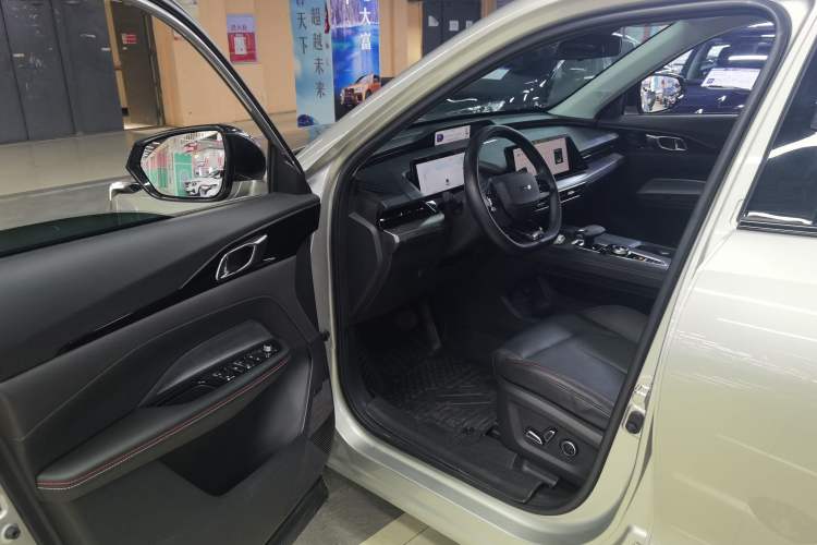 Used CHANGAN OSHAN Z6 2022 Blue Whale 1.5T DCT Smart Navigation Model Interior 2
