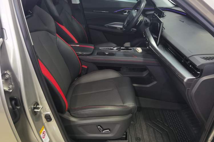 Used CHANGAN OSHAN Z6 2022 Blue Whale 1.5T DCT Smart Navigation Model Right Front Seat
