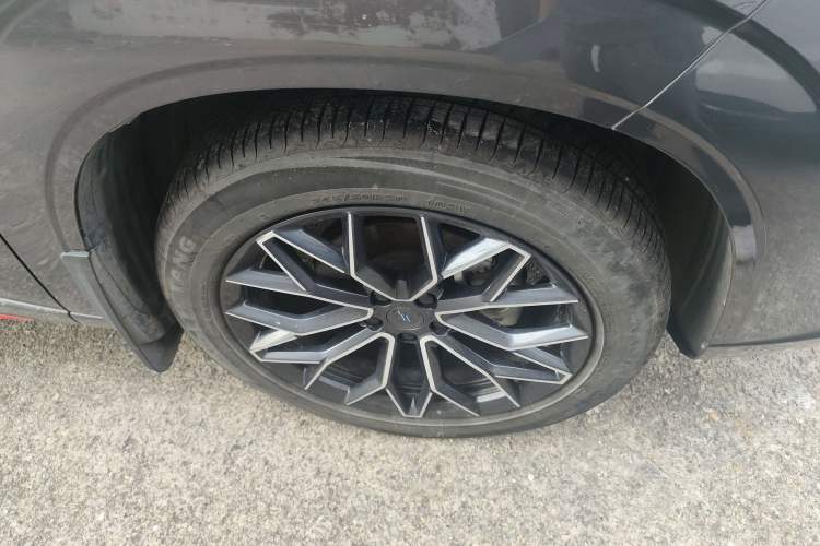 Used CHANGAN OSHAN Z6 2023 Blue Whale 1.5T DCT Smart Edition Right Front Wheel Hub