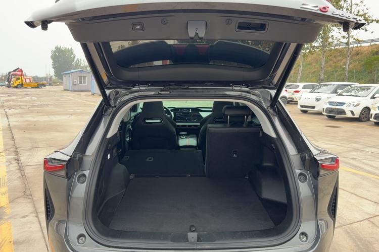 Used CHANGAN OSHAN Z6 2022 Blue Whale 1.5T DCT Smart Edition Trunk