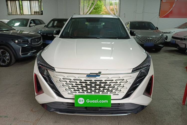 Used CHANGAN OSHAN Z6 2023 Blue Whale 1.5T DCT Smart Luxury Model Front