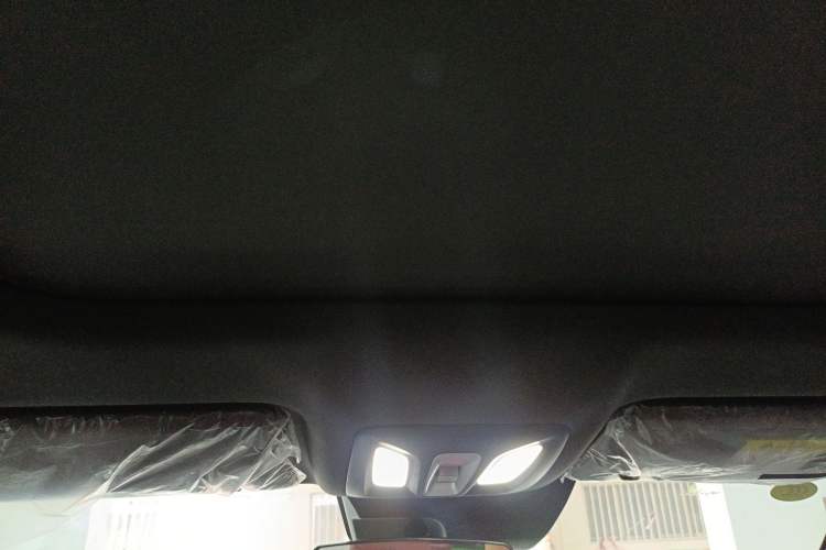 Used CHANGAN OSHAN Z6 2023 Blue Whale 1.5T DCT Smart Luxury Model Headliner