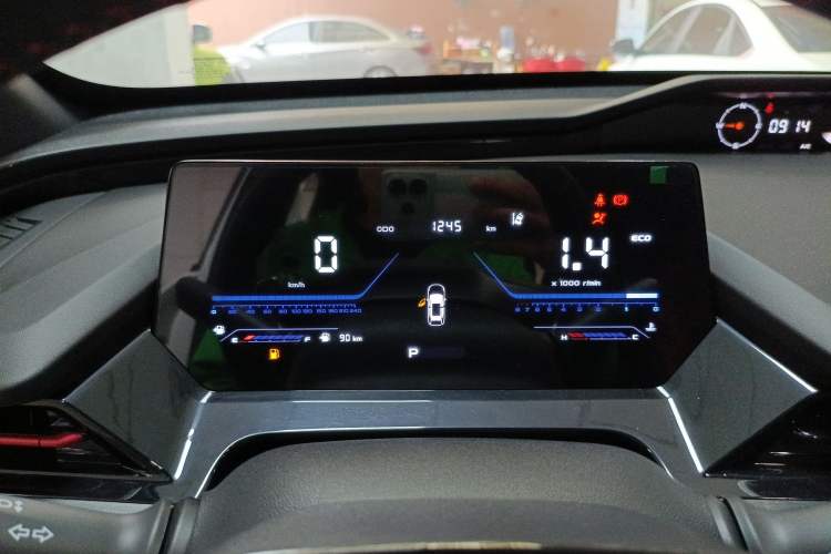 Used CHANGAN OSHAN Z6 2023 Blue Whale 1.5T DCT Smart Luxury Model Instrument Cluster