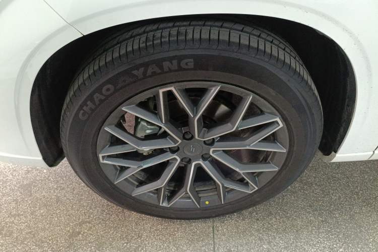 Used CHANGAN OSHAN Z6 2023 Blue Whale 1.5T DCT Smart Luxury Model Left Front Wheel Hub